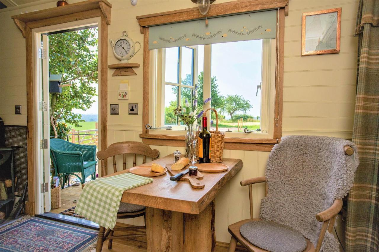The Abberton Shepherds Hut Evesham Exterior foto